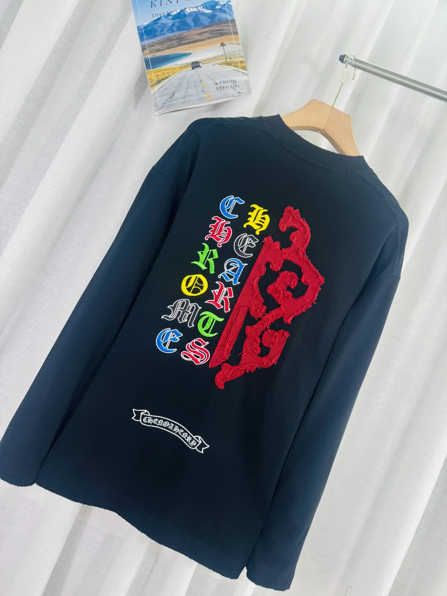 P250 ch high version Chrome Hearts 2025 new autumn and winter cross patch washed spray horse slip long-sleeved T-shirt, fabric: 26 double yarns, 320 grams weight, patch embroidery, heavy wash Printing process: patch embroidery, intercolor spray horse slip process Color: black Size: S M L XL Style number: 5183
